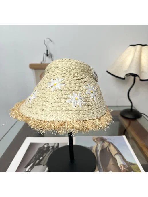 Женский пляжный визор Miu Miu кремовый из соломки с ромашкам, бежевый