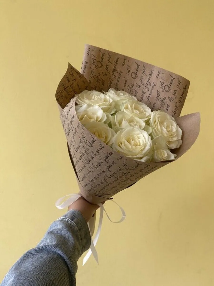 Букет роз Well Flowers, круглый, на стеблях, 9 цветов